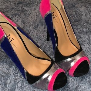 Retro Shi pumps